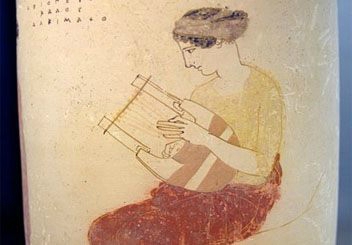 Femmeàlaharpe