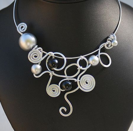 Collier_martel__noir_et_gris_pour_Sandra