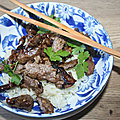 Bol de riz coréen à la poitrine de bœuf marinée 