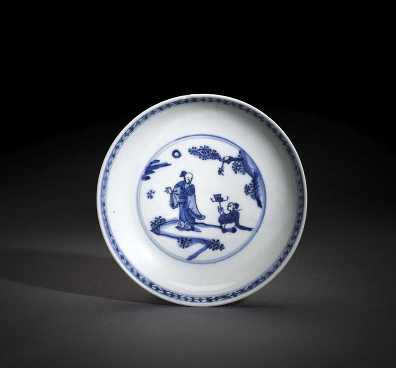 A blue and white scholar's saucer dish, Hongwu four-character mark, 17th century