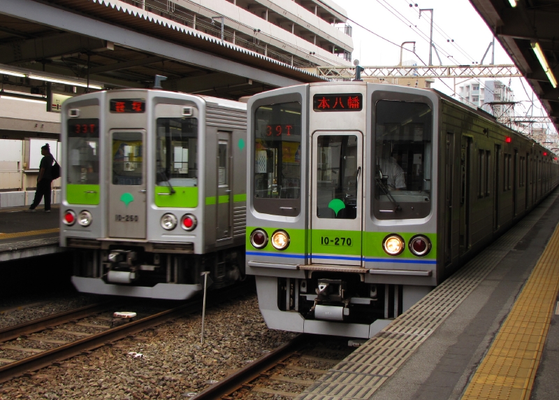 Toei 10-000系 (1971), Sasazuka eki