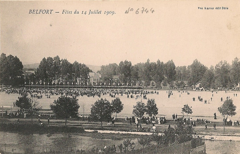 1909 07 14 Belfort CPA 6744 Fête 14 juillet Champ de Mars