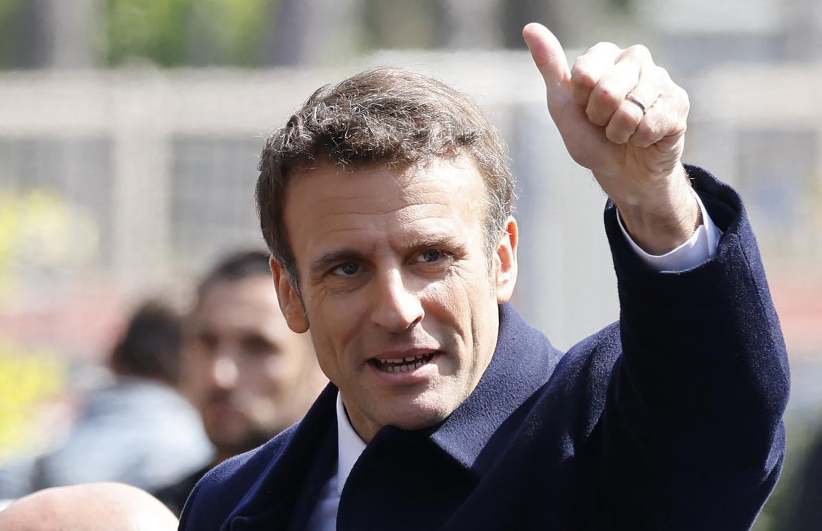macron00-32832q6