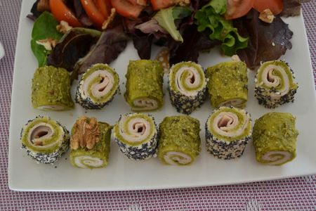 Petits roulés au pain de mie, poulet et pesto (8)