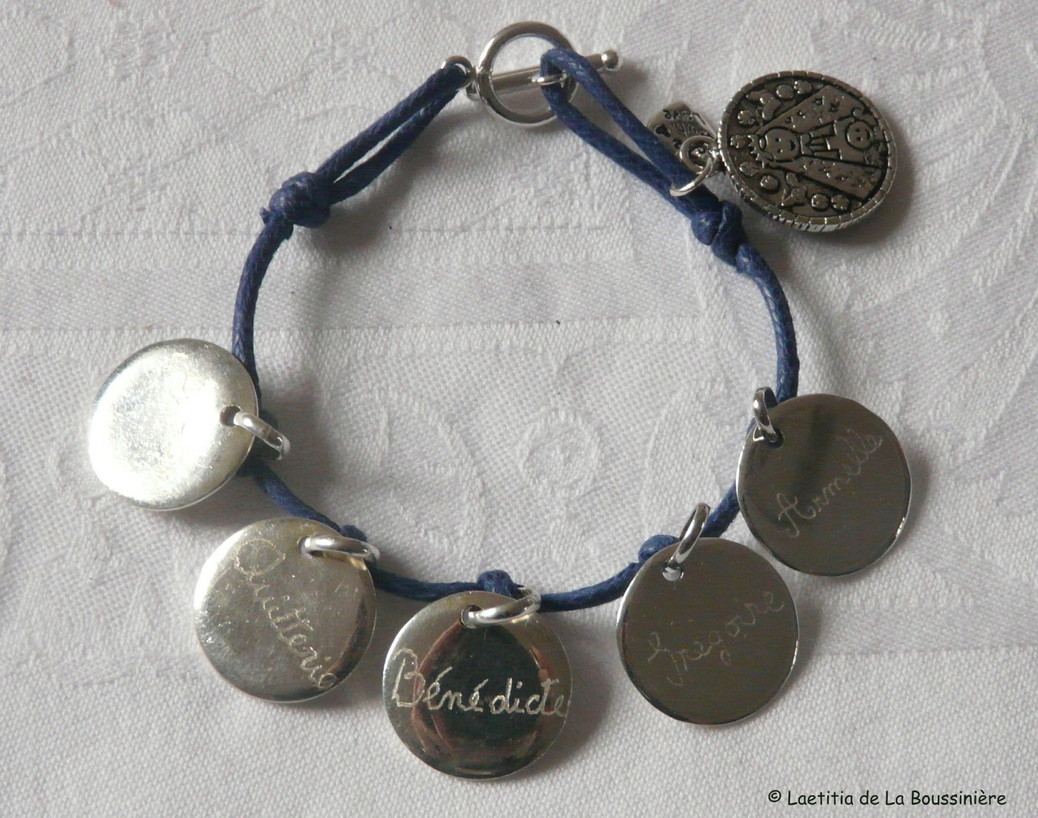 Bracelet sur cordon 5 médailles en argent massif