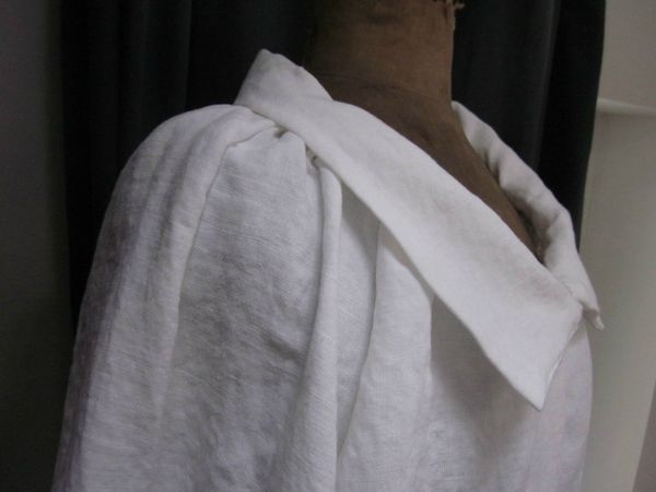 Veste BLANCHE en lin cloqué blanc cassé - fermée par un bouton de nacre (7)