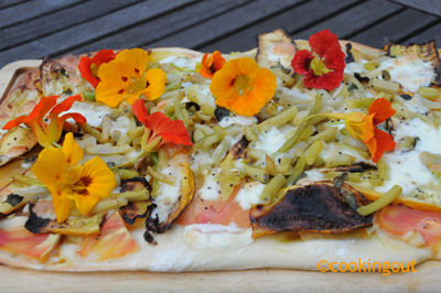 Pizza végétarienne aux légumes ocres et capucines recettes Salade aux capucines pour commencer octobre orange chez Cookingout