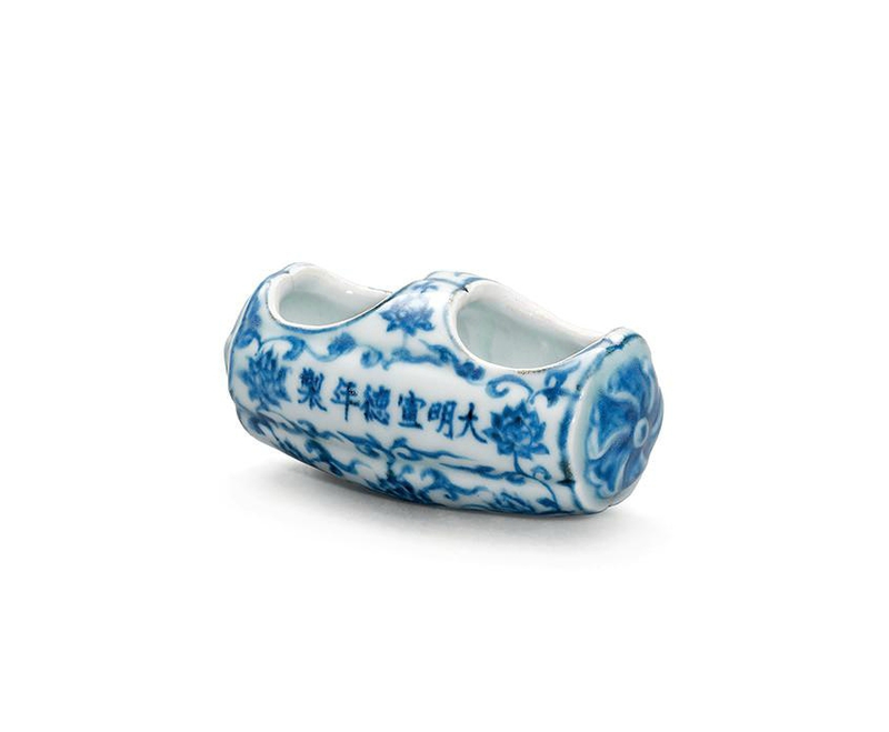A rare blue and white hexafoil tubular bird feeder, Xuande six-character mark in a line and of the period (1426-1435)