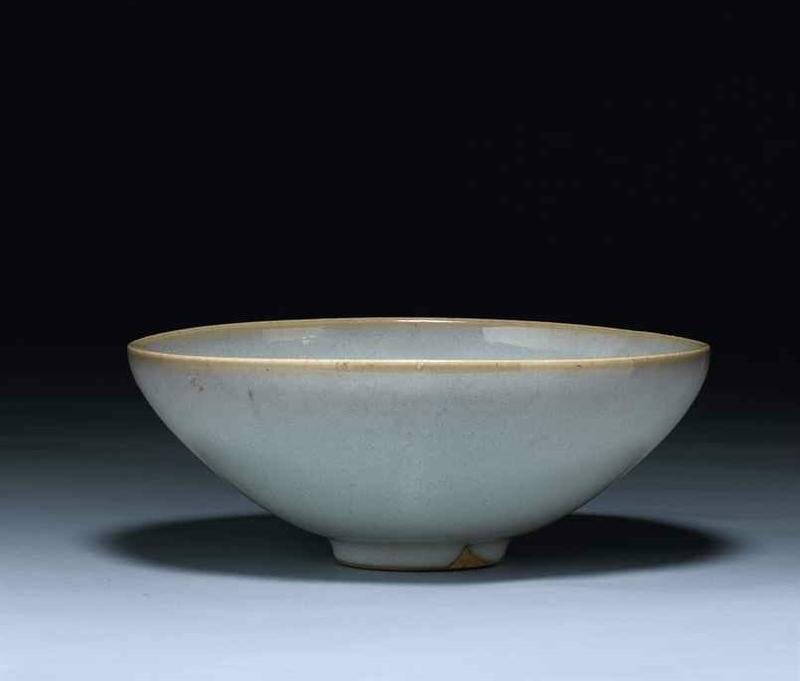 A fine and rare large Junyao bowl, Song-Jin dynasty, 12th-13th century