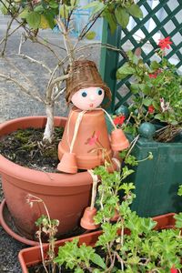 Bonhomme en pots en terre cuite 5