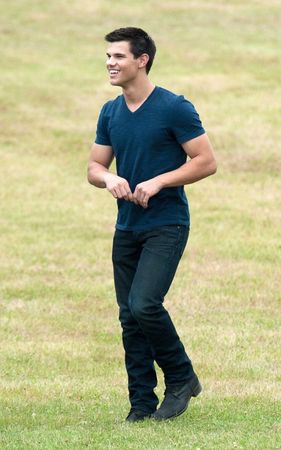 taylor_lautner_071210_4