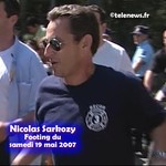 Nicolas_Sarkozy_arborant_le_tee_shirt_de_la_police_new_yorkaise