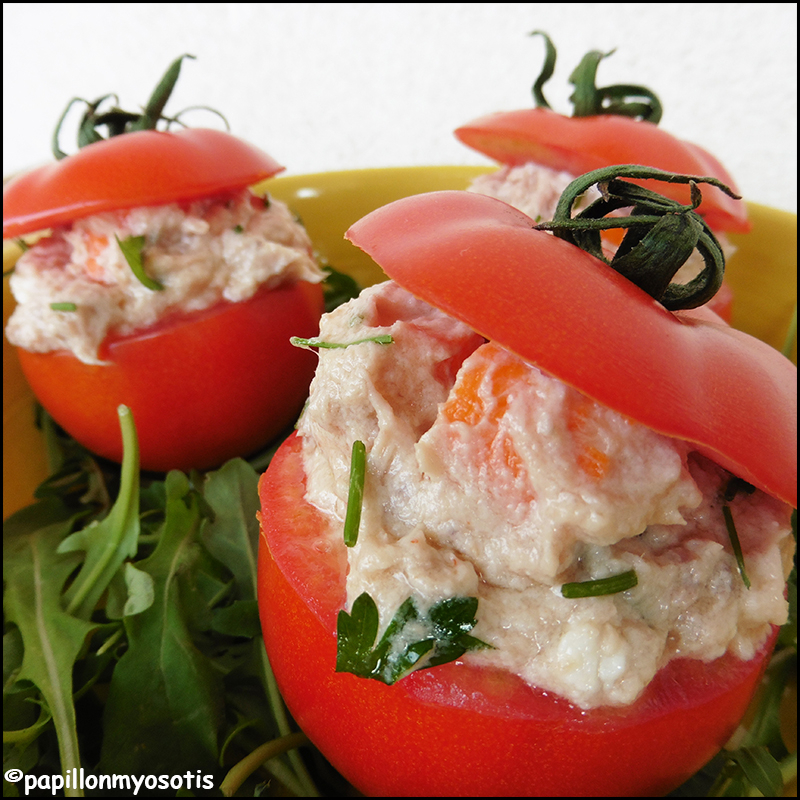 Tomate garnie au poisson et chèvre