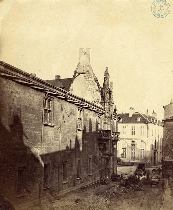 L'aile Antoine le Bon après l'incendie de 1871 (cliché Musée lorrain)