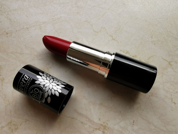 Beautiful Lips Colour Intense lavera timeless red 34 avis revue swatch la princesse affreuse (2)