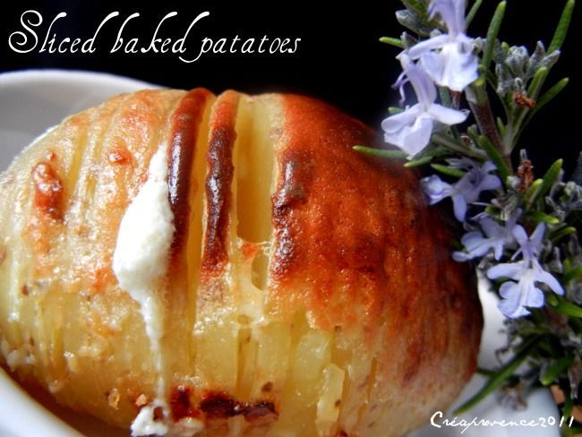 sliced baked patatoes