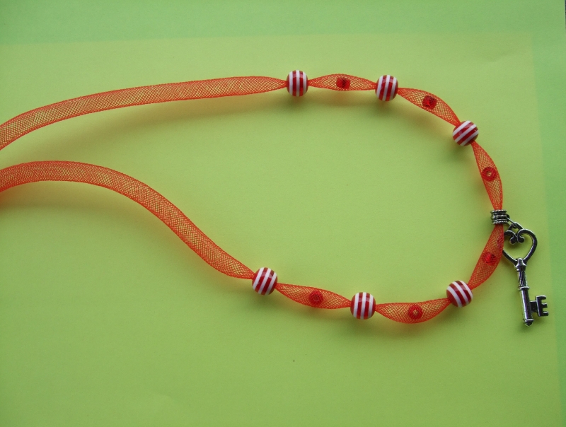 Collier en tube résille