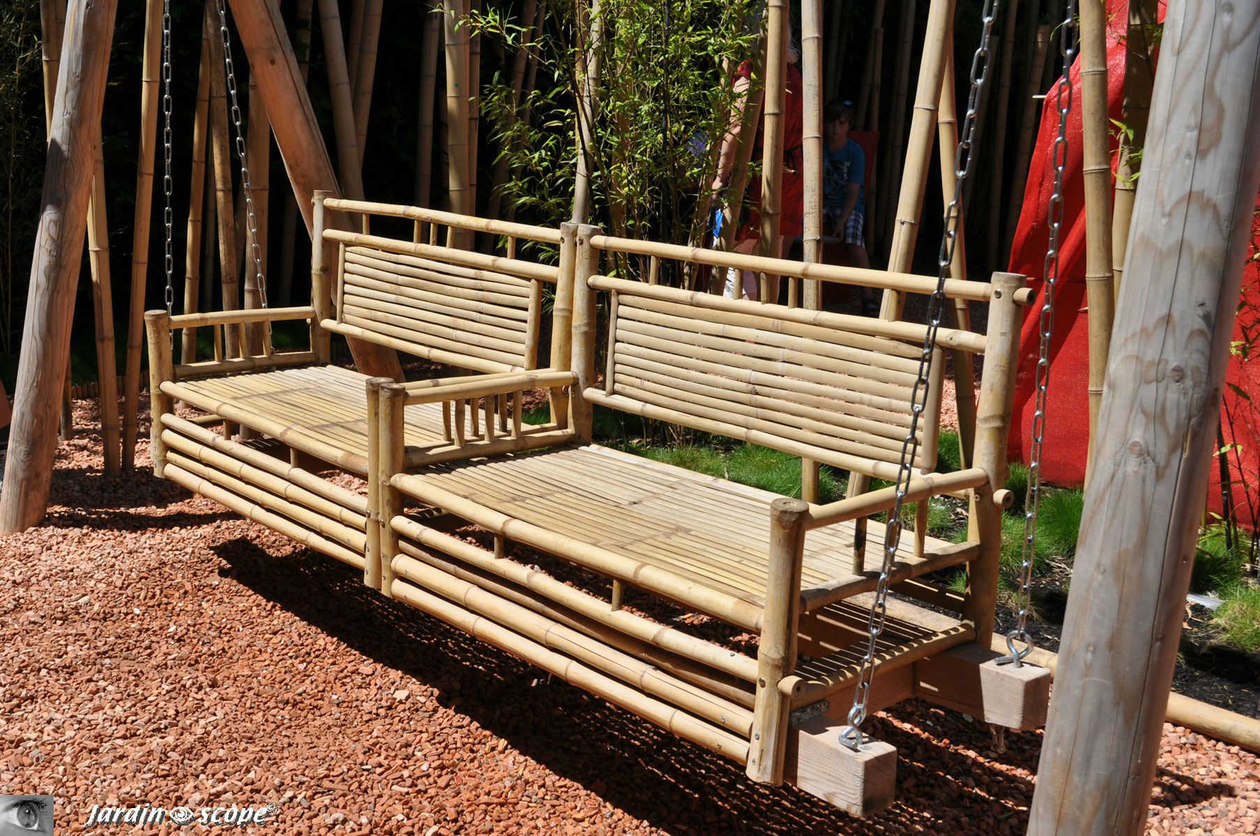 Banc balançoire en bambou (vu à Chaumont sur Loire)