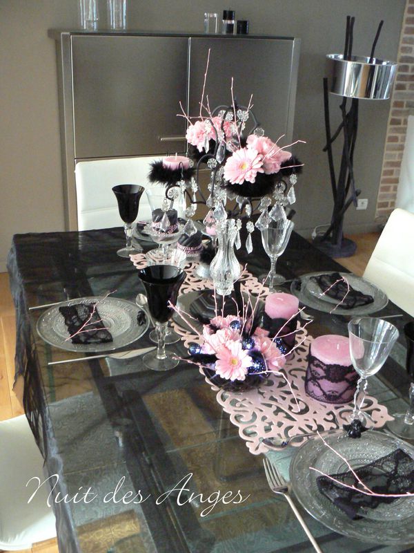 Nuit des anges décoratrice de mariage décoration de table noir et rose 001