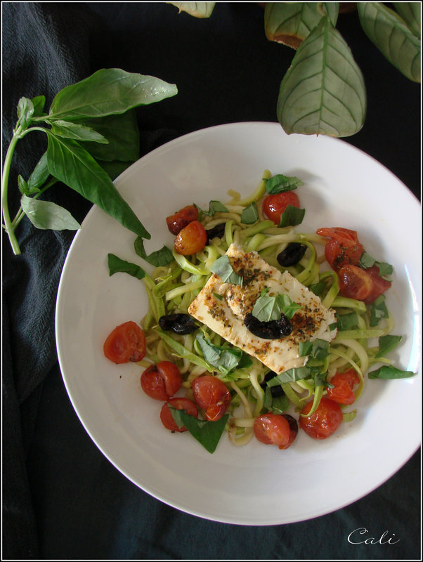 Spaghetti de Courgette à la Feta & Tomates Cerises Roties, Olives Noires & Basilic 001