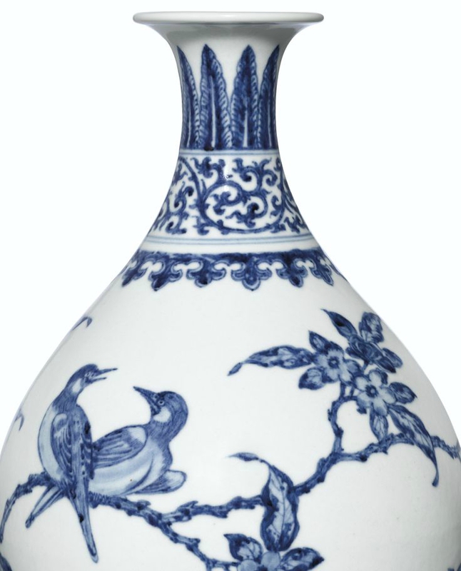 A rare Ming-style blue and white 'Bird and Flower' vase, yuhuchunping, Mark and period of Yongzheng (detail)
