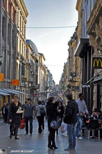 La Rue Sainte-Catherine où sont les principaux magasins