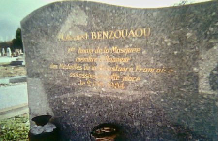 stèle Benzouaou en 1998