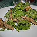 salade caesar avec croutons avec proteines de soja et salade du jardin