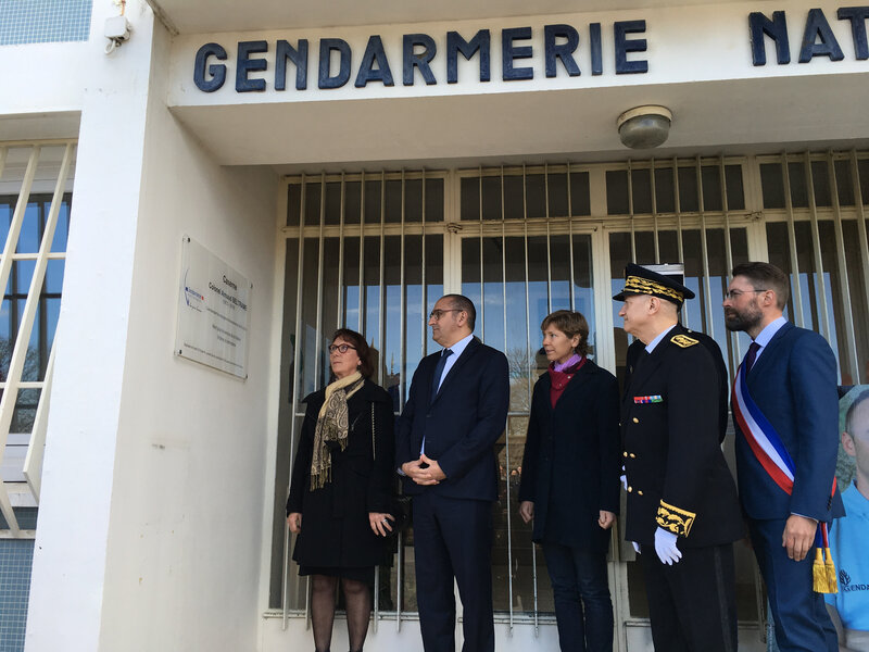 Arnaud Beltrame_hommage_Avranches_2019_Gendarmerie_Laurent Nuñez_ secrétaire d’État_ministre de l'Intérieur_Jean-Marc Sabathé_David Nicolas_Nicolle Beltrame_baptême_caserne_plaque