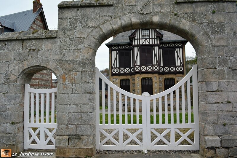 4597-Portails-Veules-les-Roses