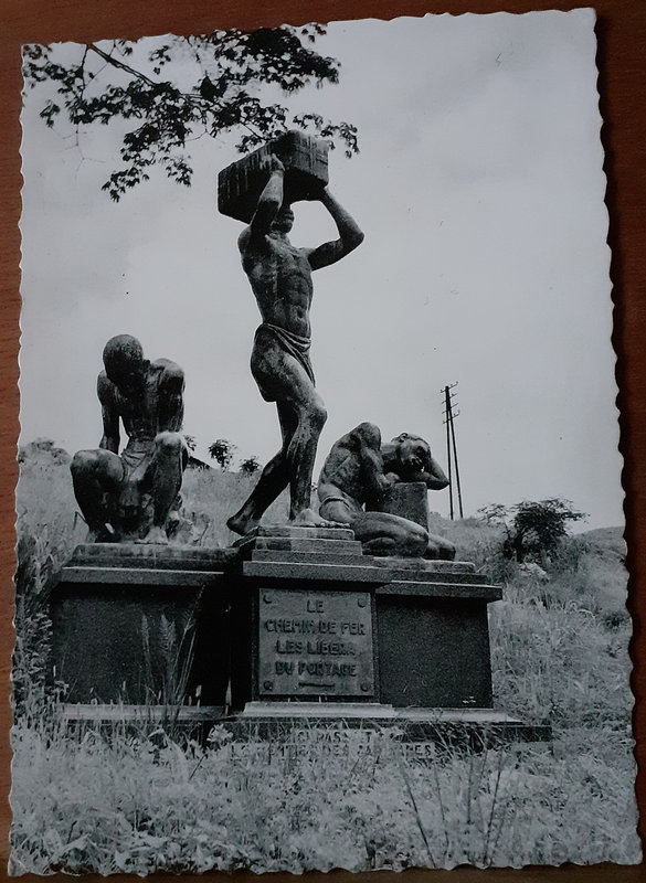 Mpozo -monument aux porteurs - vierge
