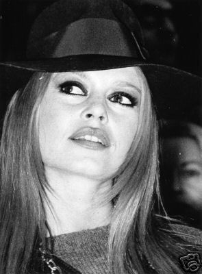 1968-04-saint_tropez-defile_mode-023-1