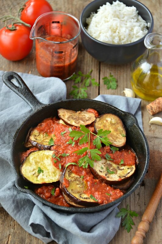 aubergines grillées à la tomate et ail