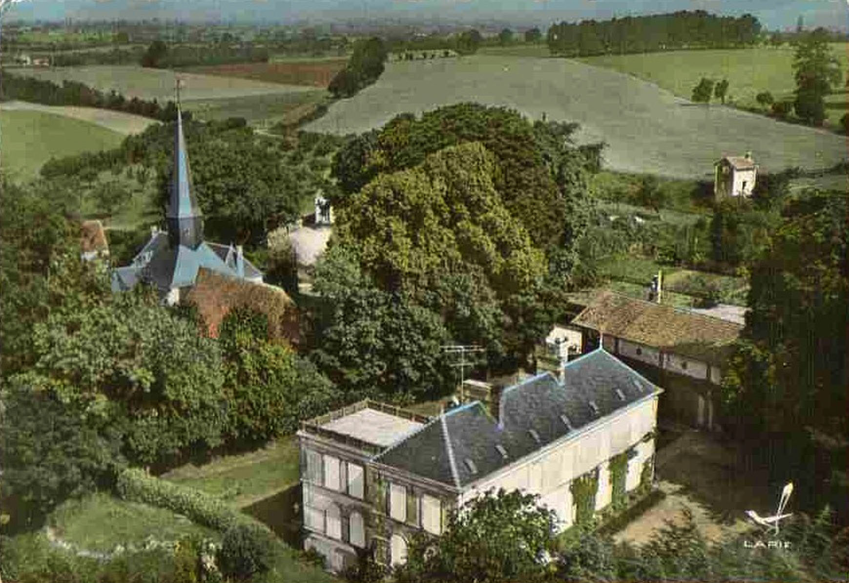 Corbon vue aérienne château