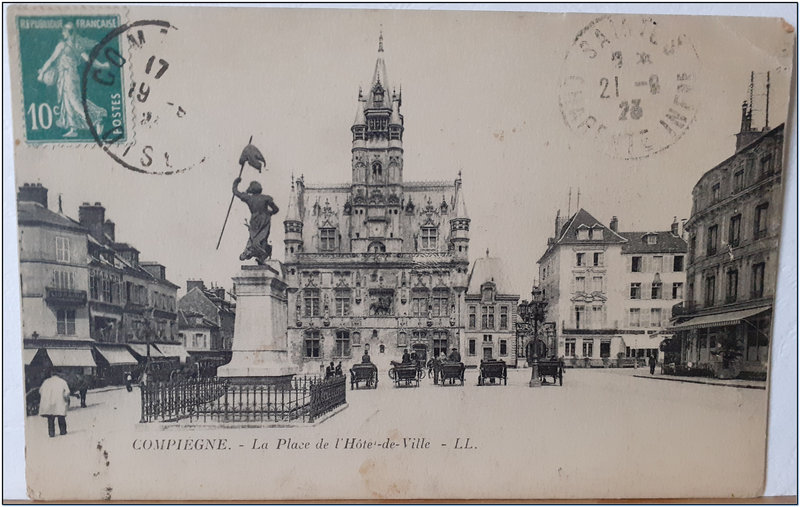 Compiègne - Place de l'hotel de ville - datée 1923