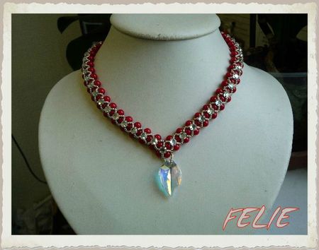 collier strasser rouge