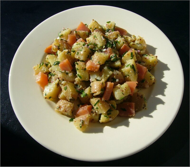 salade pomme de terre, saumon cuit au sel, vinaigrette moutarde à l'ancienne, graine de sésame