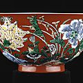 <b>Bol</b> <b>impérial</b> à décor floral, marque et période de Kangxi (1662-1722)