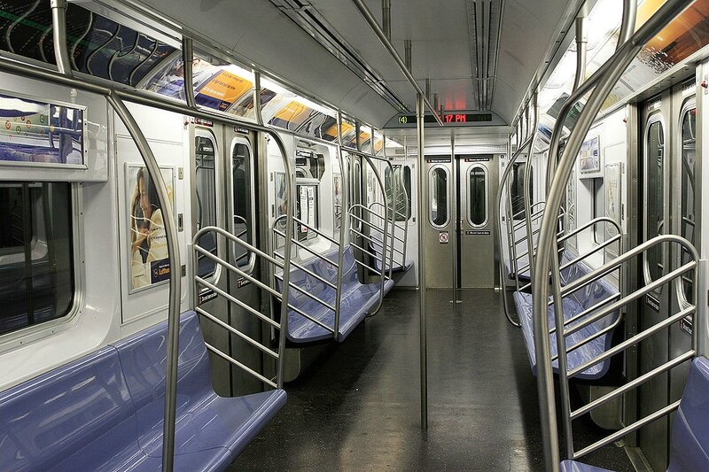 1024px-Empty_subway_in_NYC