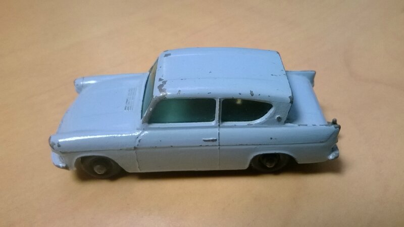 07b_Ford Anglia_01