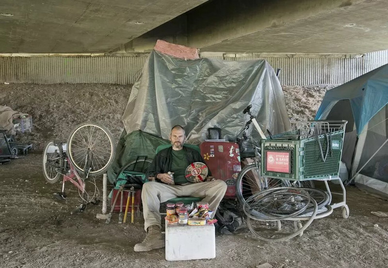 Photographing the things homeless people in California own