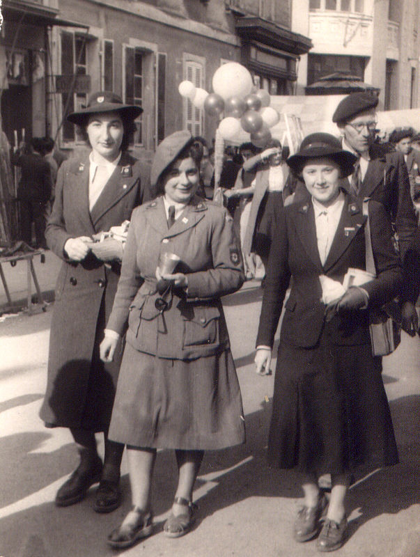 1945