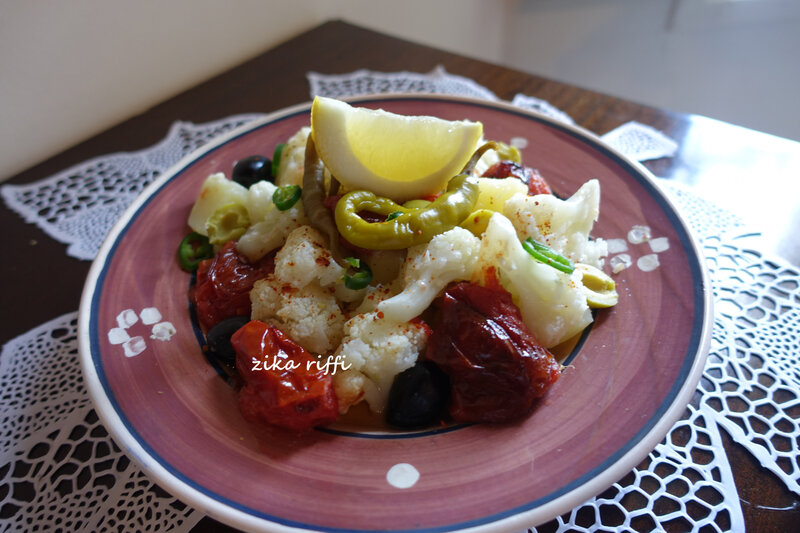 salade de chou fleur aux tomates braisées à l'ail 1