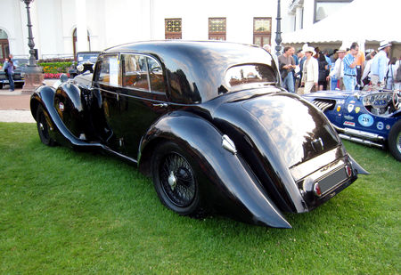 Lagonda_V12_saloon_de_1939_02