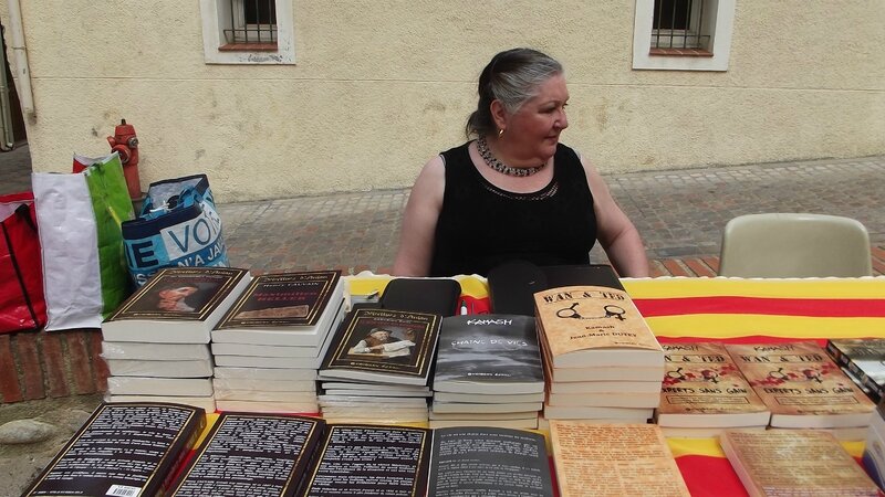 DSCF0305 Canelle sur le stand de Kamash (OXYMORON Editions) Sant Jordi ELNE