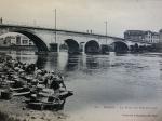 des-lavandieres-au-bord-de-la-meurthe-avec-le-pont-de-malzeville-en-fond-les-cartes-postales-sont-signees-bergeret-photo-er-dr-1604425743