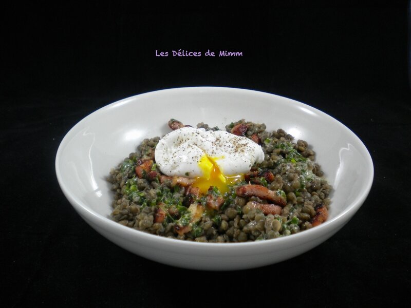 Salade tiède de lentilles, œuf poché et lardons fumés 3