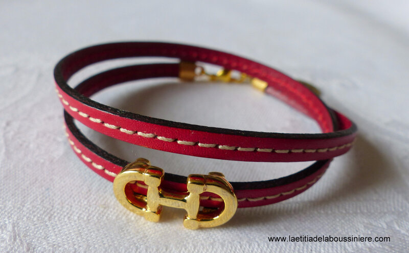 Bracelet Cavalière doré double (rouge) - 24 €