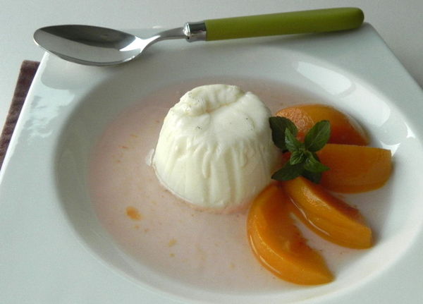 PANNA_COTTA_PECHES_ROMARIN