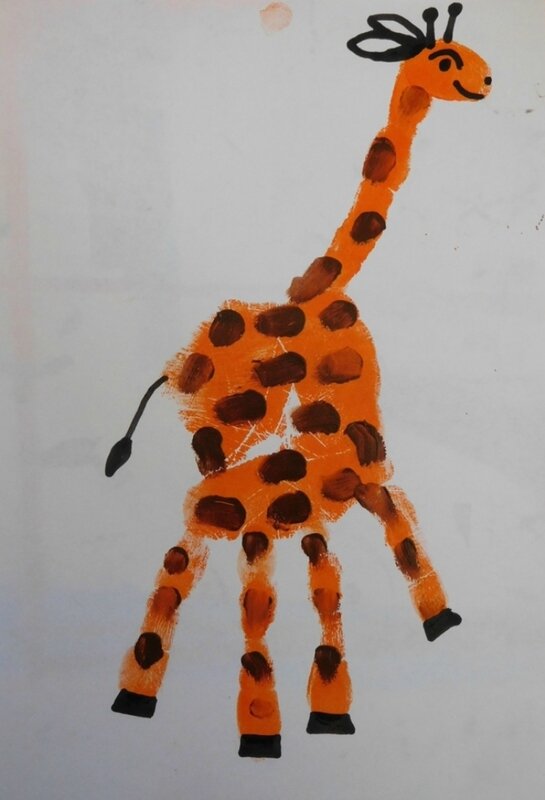 219_Afrique_Une girafe dans la main (45)